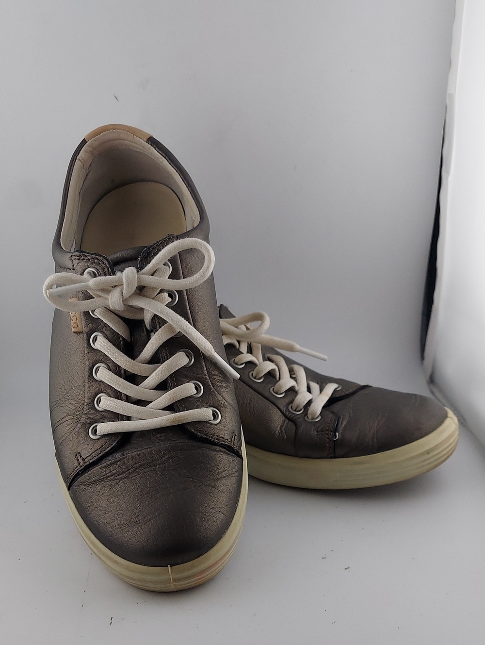 Ecco Womans Casual Leather Sneakers in Metallic Gray Size 10